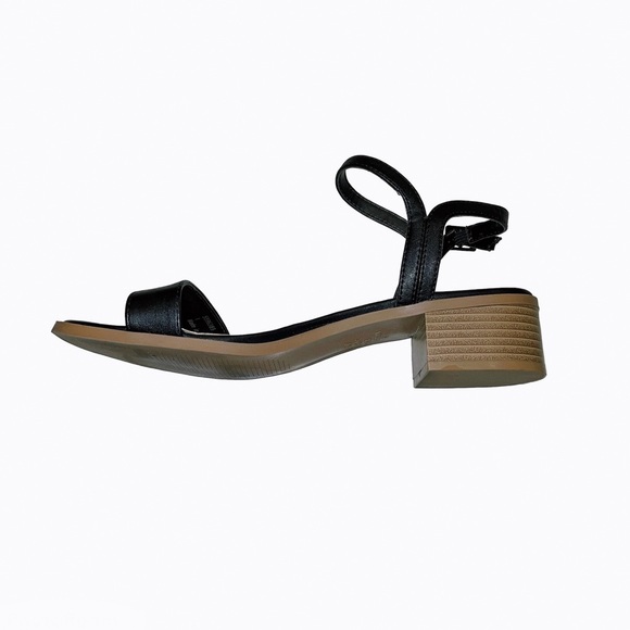 New Look Black Low-Block Heel Sandals - Picture 3 of 8